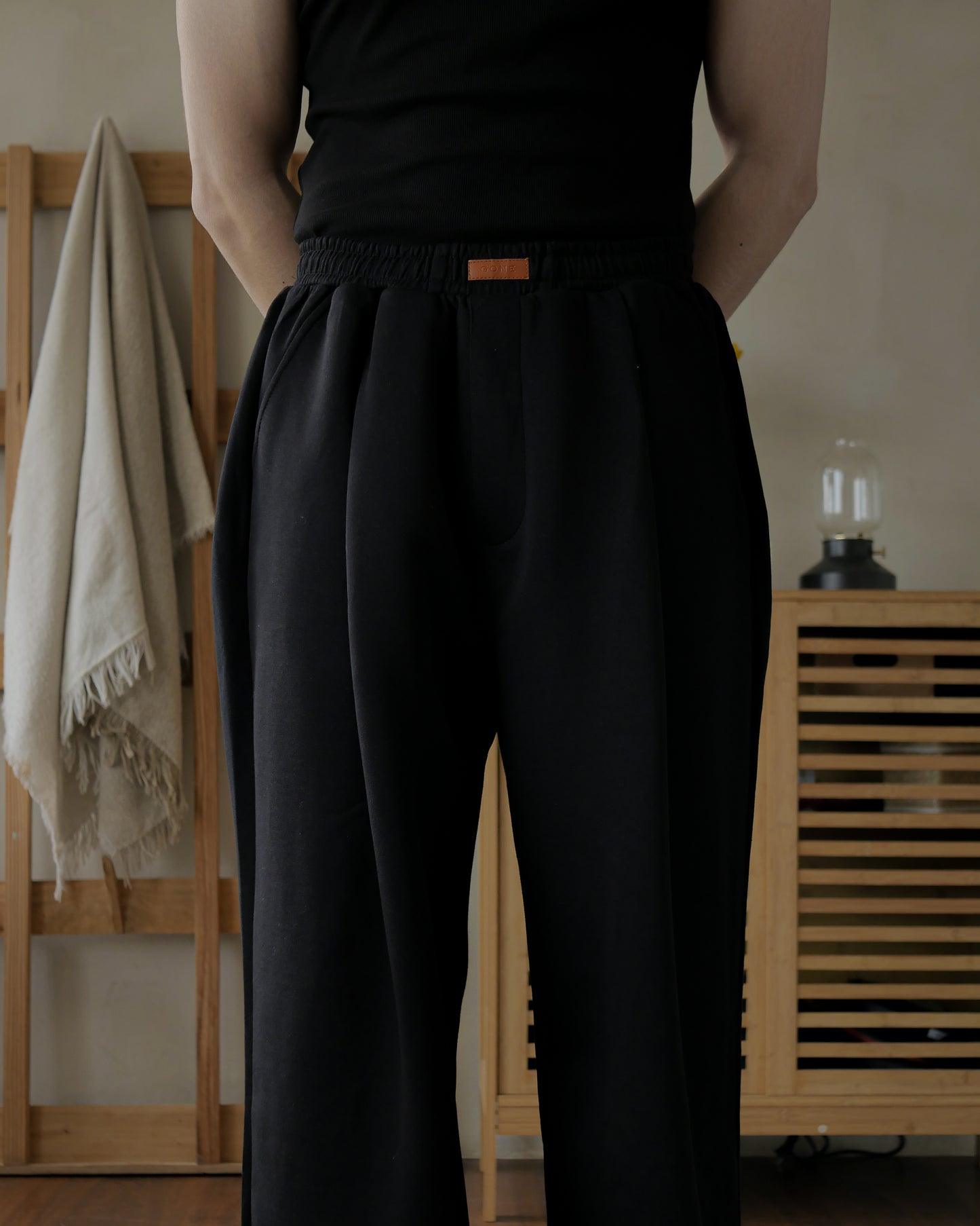 DION ONE-TUCK SWEATPANTS IN BLACK