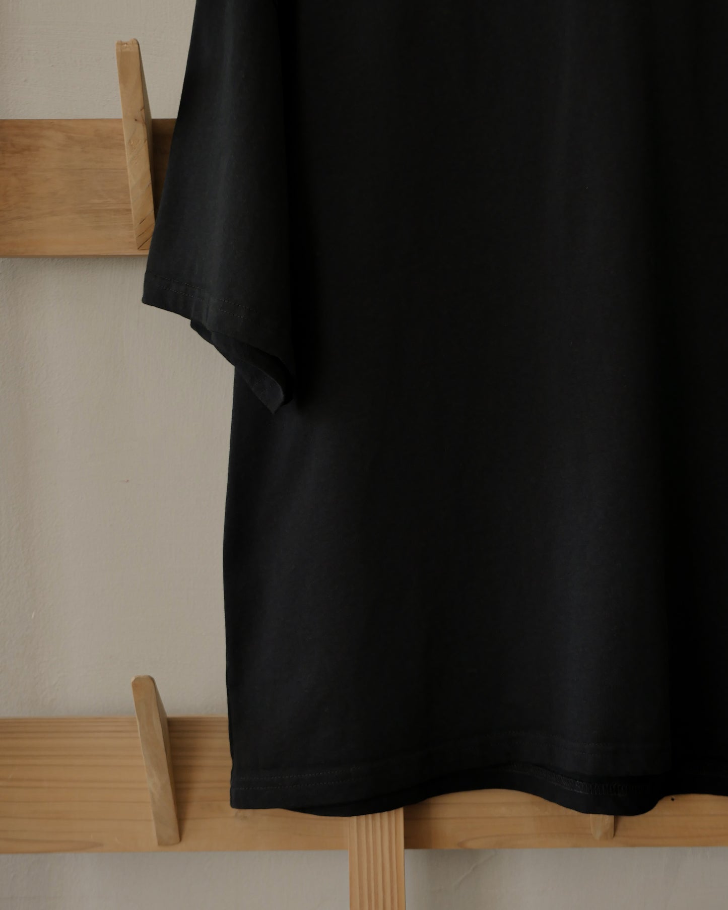 LAY BOX FIT T-SHIRT - BLACK