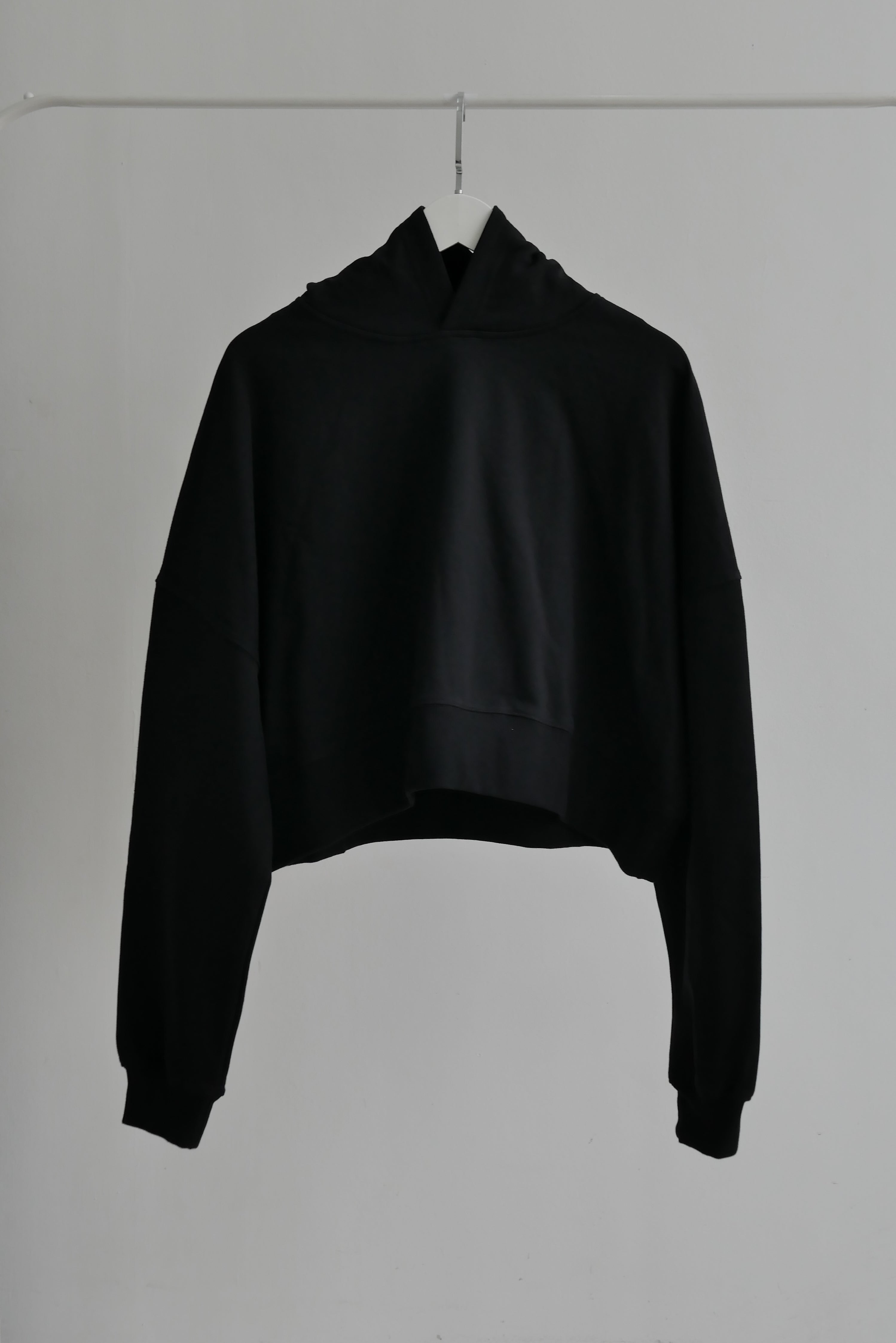 Black cropped hoodie online h&m